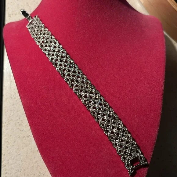 Authentic Swarovski Crisscrossed weave Diamond Bracelet. Excellent condition - Picture 9 of 17
